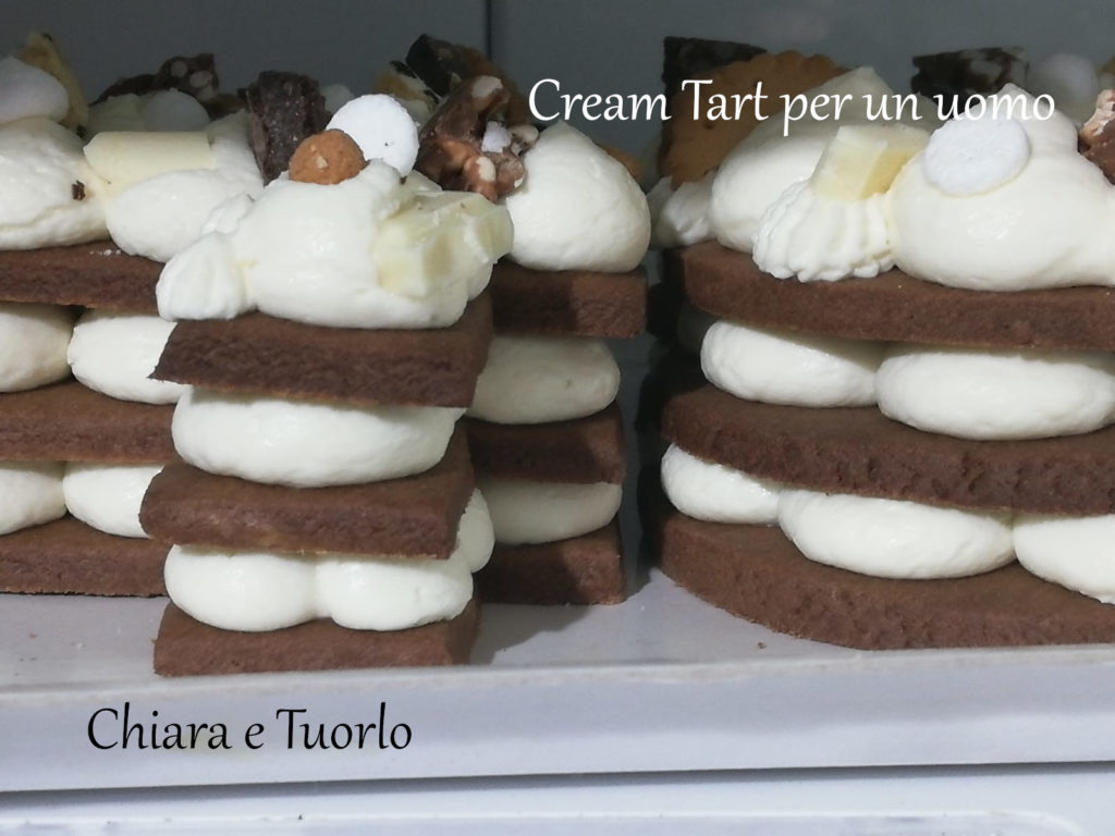 Cream Tart inquadrata di lato
