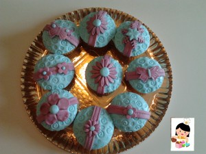 muffin bicolori, con cuore di crema ganache al cioccolato