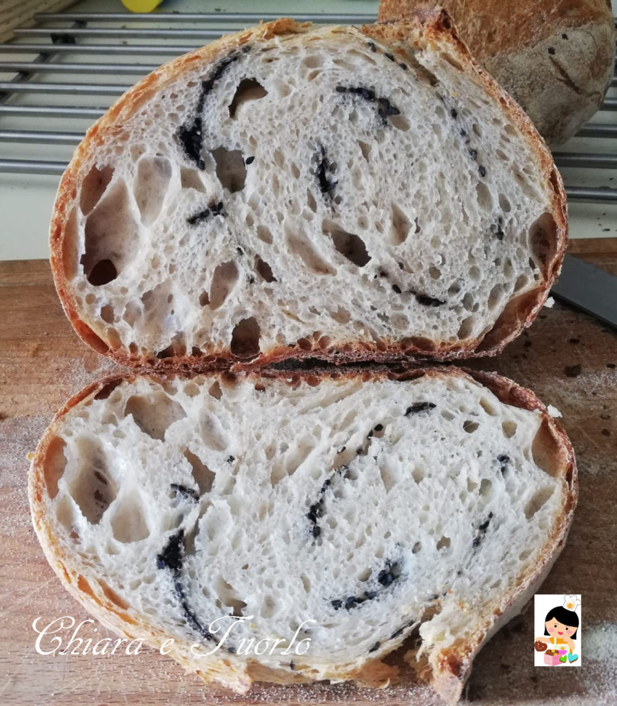 sezione pane con sesamo nero