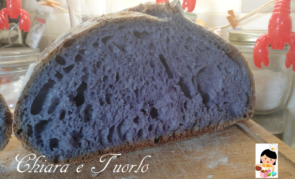 pane con tisana di fiori di pisello blu