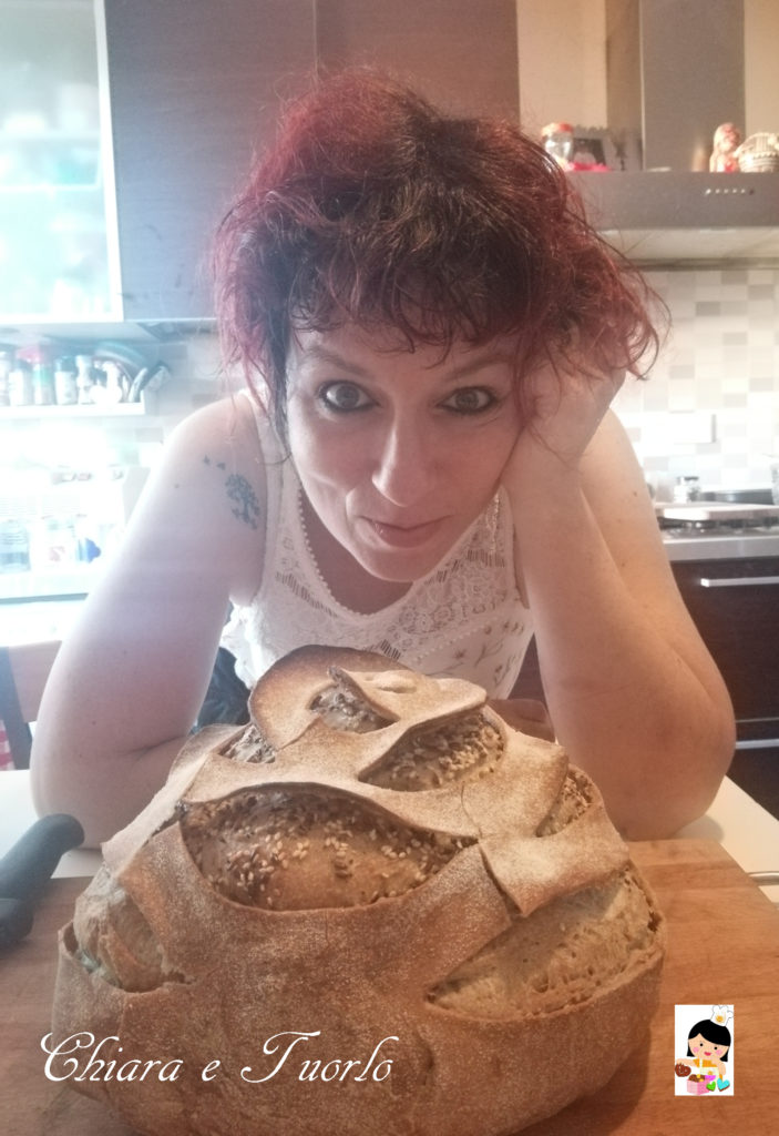 Chiara soddisfatta con il pane incamiciato