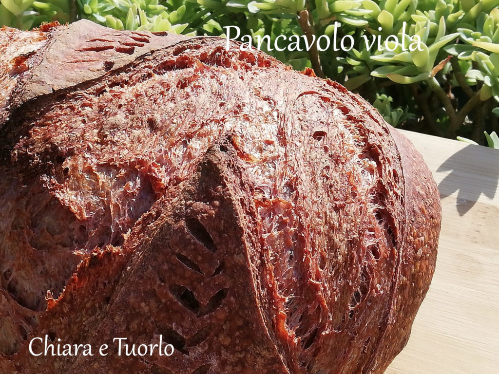 Particolare dell'apertura dei tagli del pane