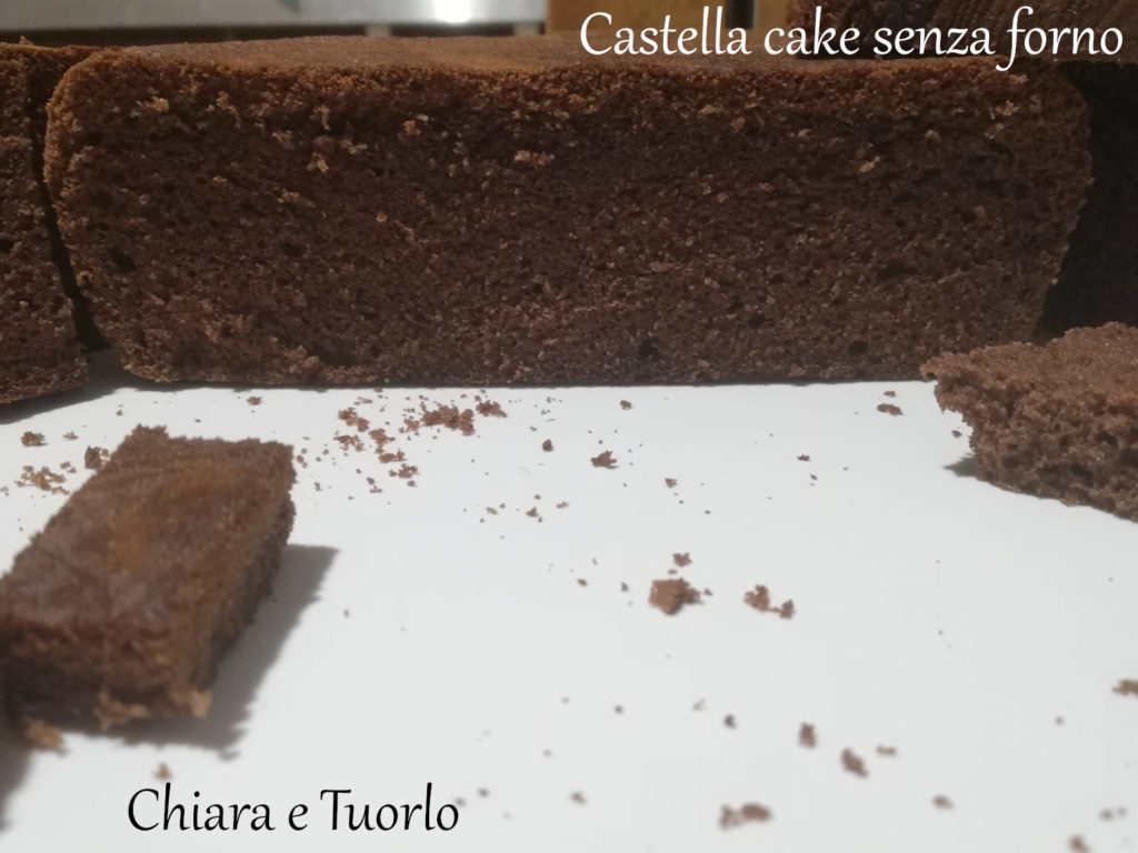 Castella cake senza forno tagliata a metà