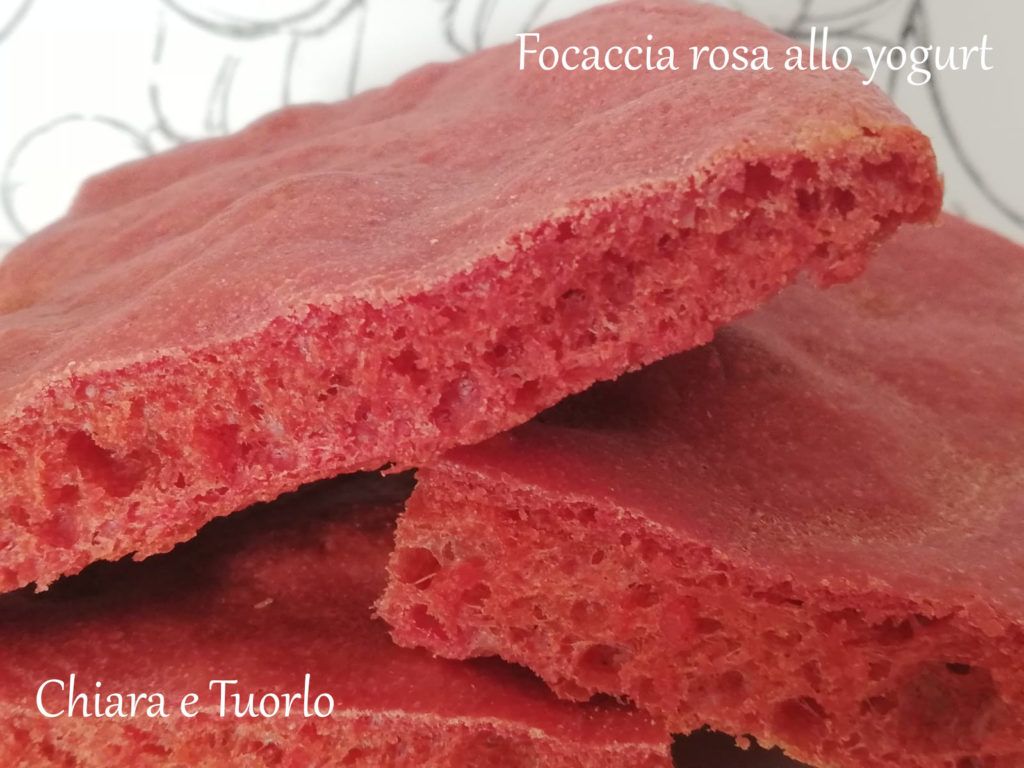 fette di focaccia rosa una sull'altra