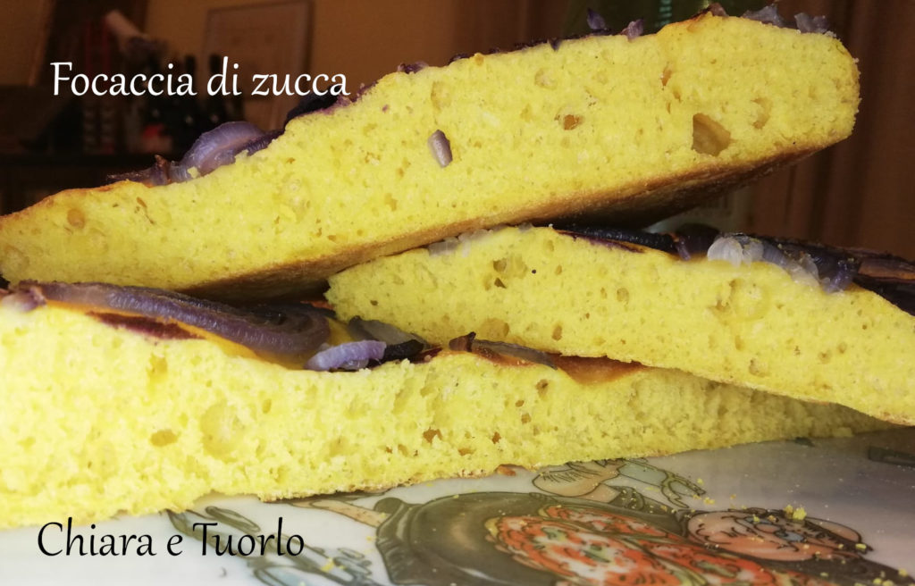 Sezioni di fette di focaccia di zucca