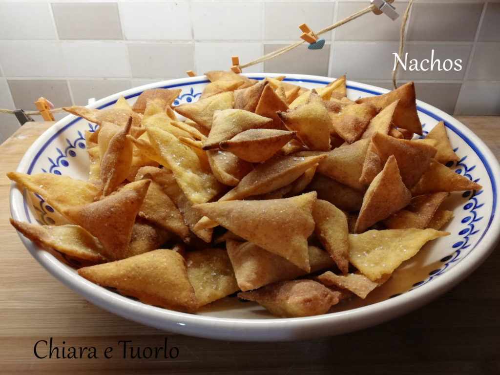 Vassoio pieno di Nachos (o Tortilla chips)