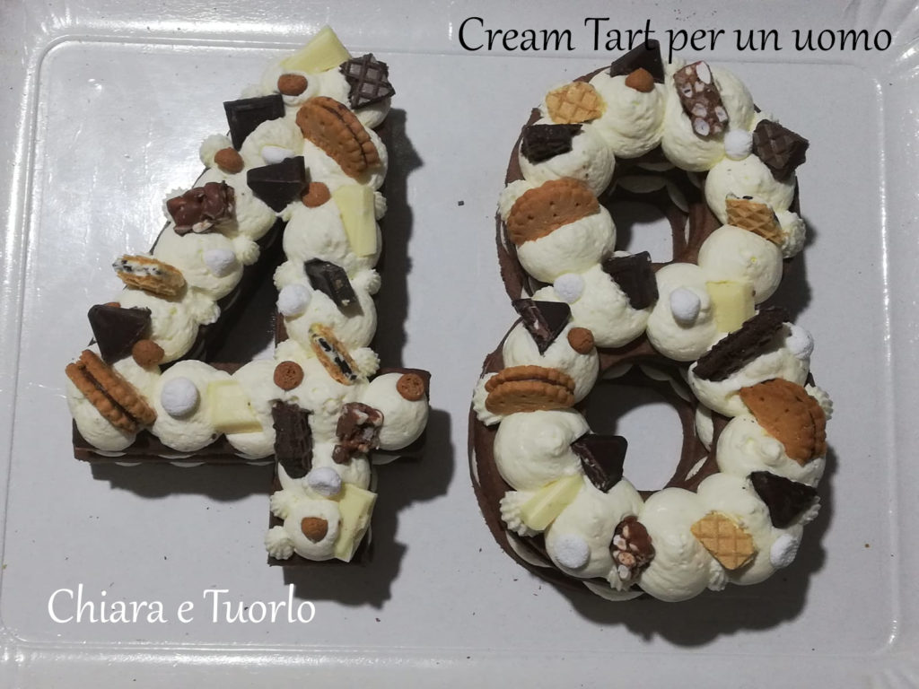 Cream Tart per un uomo, inquadrata da sopra