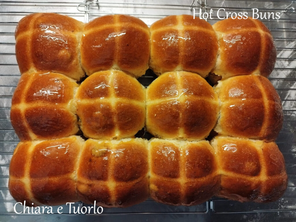 Hot cross buns cotti e spennellati