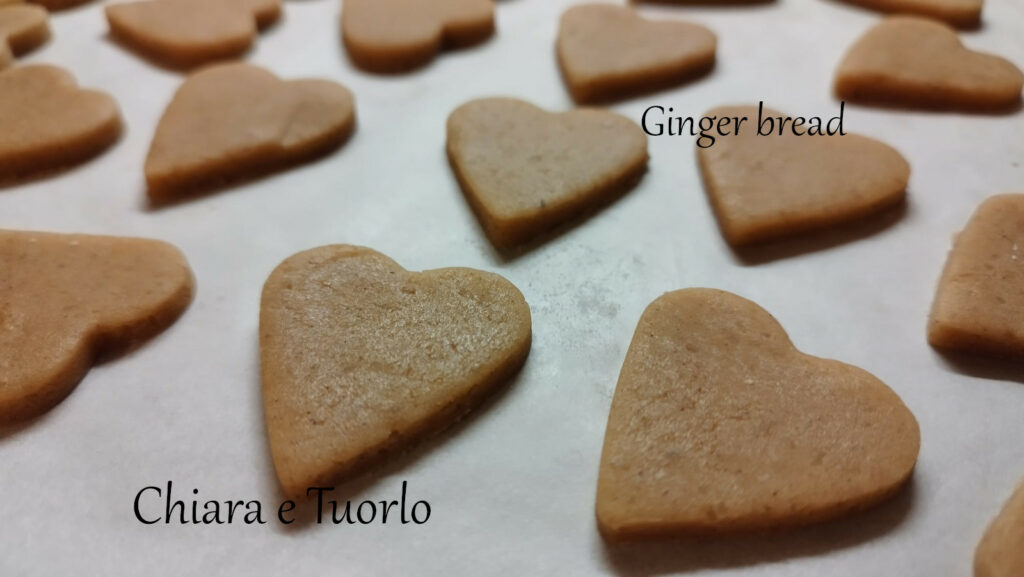 Biscotti a forma di cuore pronti per la cottura