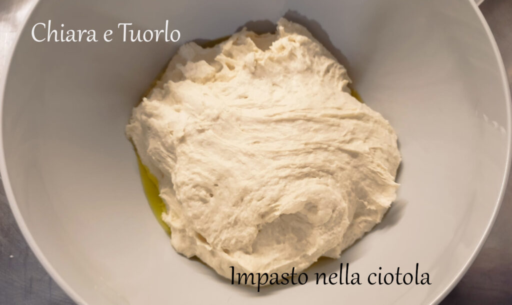 Impasto incordato, nel contenitore per la lievitazione